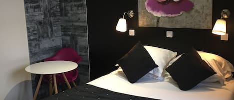 Double Room | Desk, soundproofing, iron/ironing board, cribs/infant beds