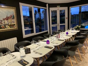 Dinner served, French cuisine, al fresco dining 