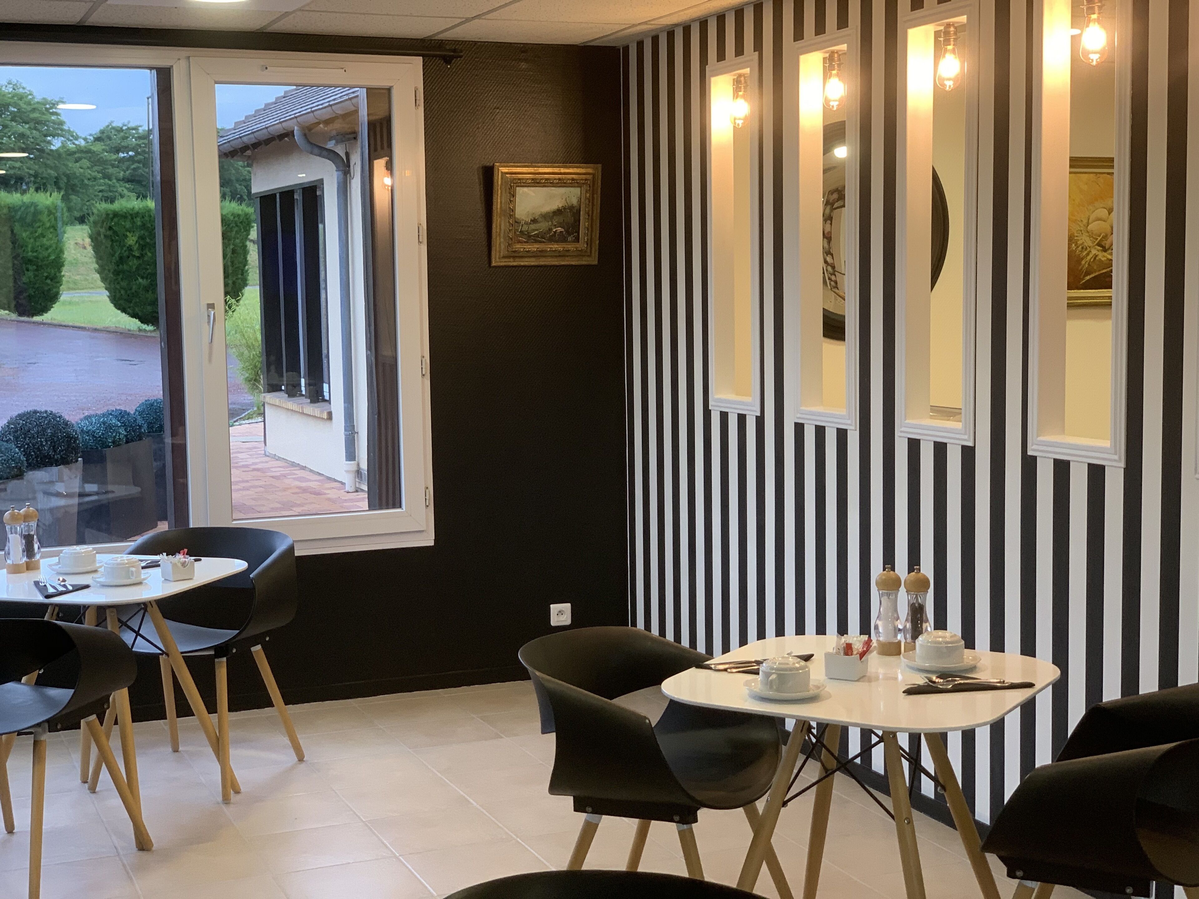 Petit déjeuner buffet servi en supplément en semaine