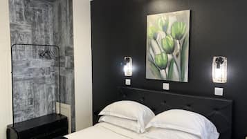Single Room | Desk, soundproofing, iron/ironing board, cribs/infant beds