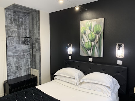 Single Room | Desk, soundproofing, iron/ironing board, cribs/infant beds. Hôtel Restaurant Baryton
