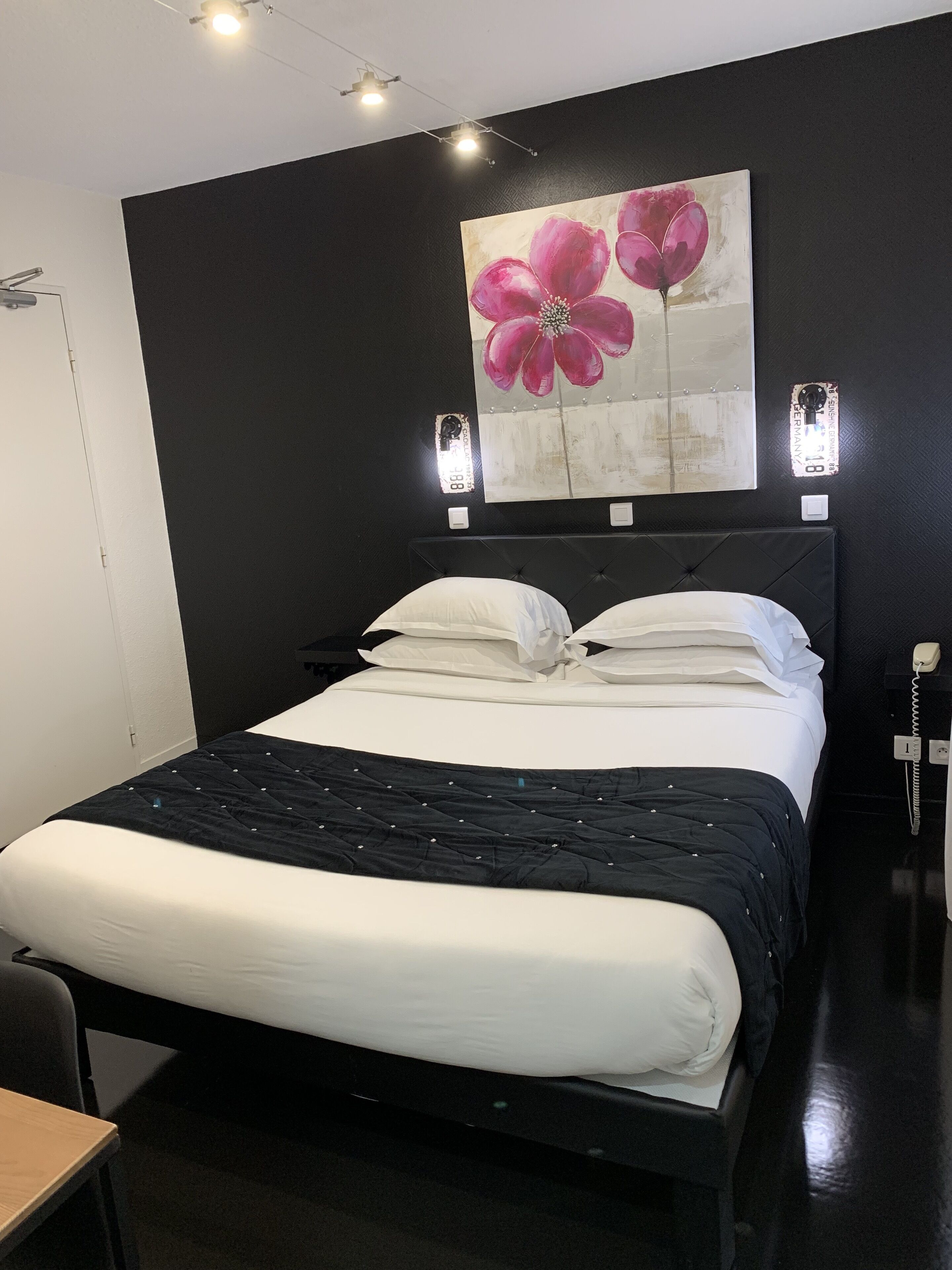 double room | desk, soundproofing, iron/ironing board, cots/infant beds