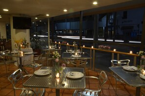 Breakfast, lunch and dinner served - Hotel Misión Monterrey Centro Histórico (Monterrey)
