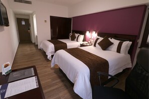 In-room safe, desk, blackout drapes, free WiFi - Hotel Misión Monterrey Centro Histórico (Monterrey)