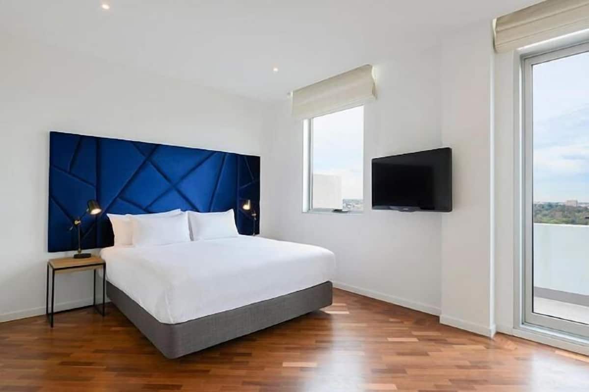 1 Schlafzimmer, Zimmersafe, individuell dekoriert