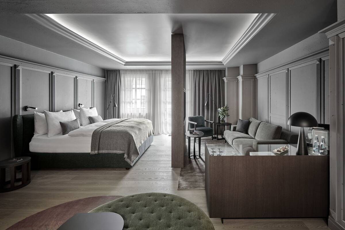 Deluxe Grand Junior Suite Residenz | Premium bedding, minibar, in-room safe, blackout drapes