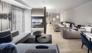 Deluxe Junior Suite Residenz | 起居區 |  LCD 液晶電視