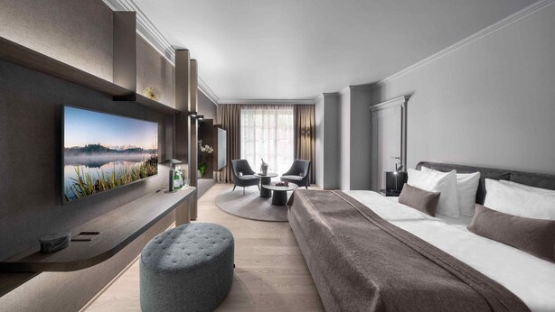 Deluxe-Room Residenz Greif | Premium bedding, minibar, in-room safe, blackout drapes - Hotel Weisses Rössl Kitzbühel (Kitzbuehel)