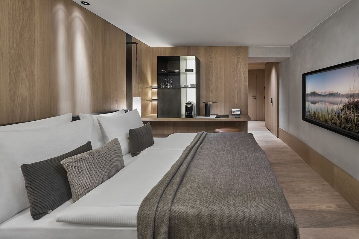 Deluxe-Room Sonnbuehel | Premium bedding, minibar, in-room safe, blackout drapes