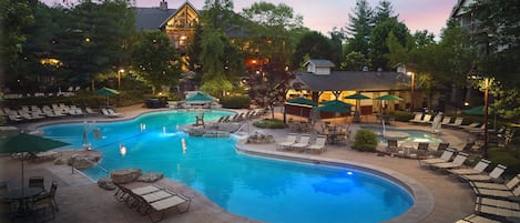 Alberca techada y alberca al aire libre por temporada