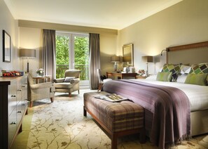 Premium bedding, pillowtop beds, in-room safe, individually decorated - Druids Glen Hotel & Golf Resort (Kilmullin)