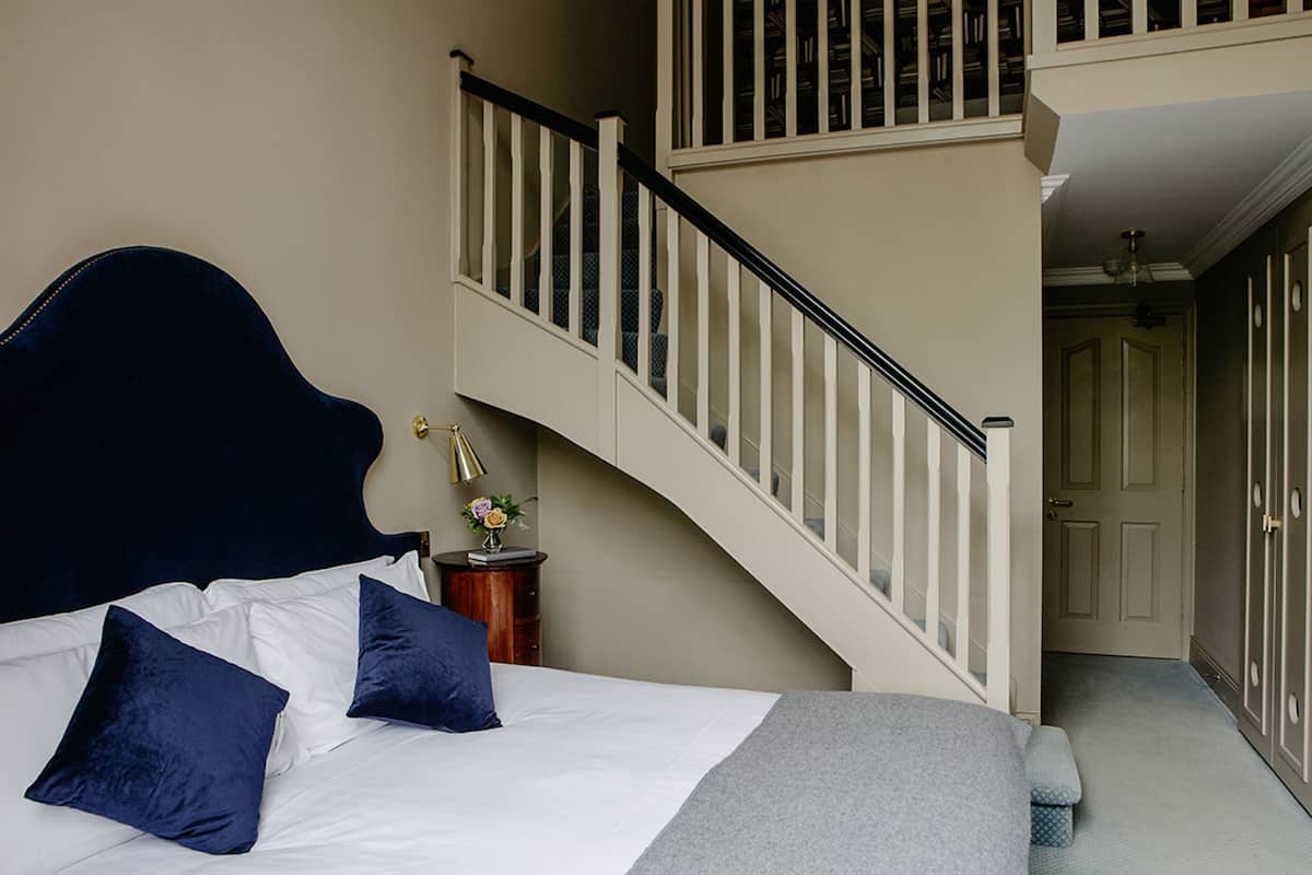 Premium bedding, in-room safe, desk, iron/ironing board