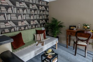 Executive Room | 1 bedroom, premium bedding, in-room safe, desk