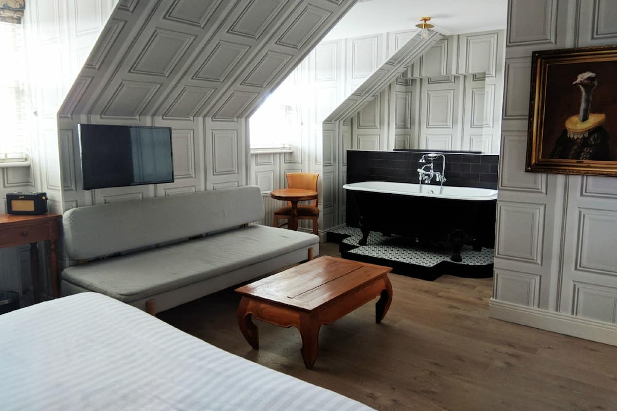 Superior Studio Suite | Premium bedding, in-room safe, desk, iron/ironing board