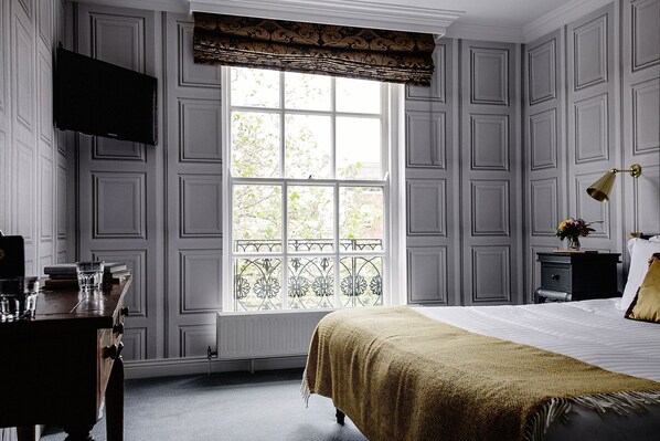 1 bedroom, premium bedding, in-room safe, desk