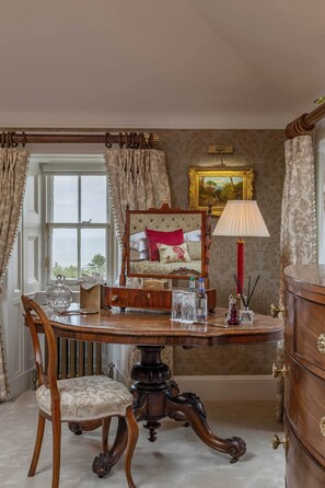 In-room safe, iron/ironing board, free WiFi, bed sheets - Glenapp Castle (Girvan)
