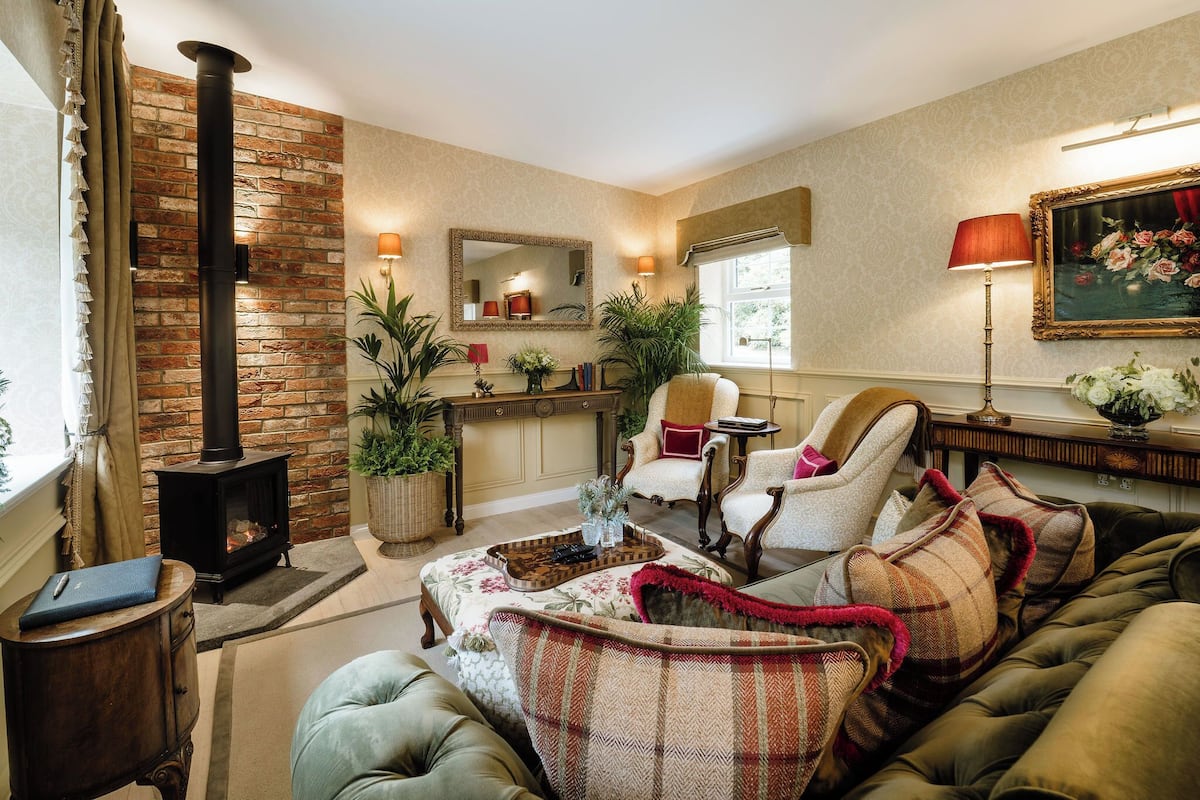 Luxury Cottage | In-room safe, iron/ironing board, free WiFi, bed sheets
