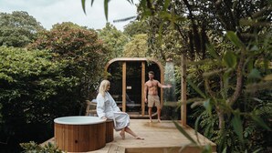 A wooden deck with a hot tub, a wooden pergola, and lush greenery. - Glenapp Castle (Girvan)