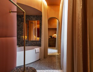 Nesting Private Suite | Premium bedding, minibar, in-room safe, blackout curtains