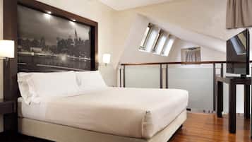 Loft | Premium bedding, minibar, in-room safe, blackout drapes