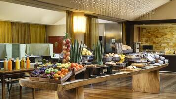 TĂ€gliches FrĂŒhstĂŒcksbuffet (19 EUR pro Person)