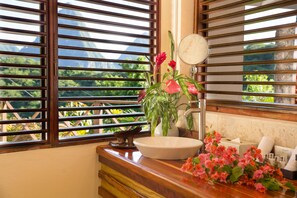 Standard Room | Bathroom sink