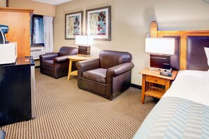 Comfort Room, 1 King Bed | Private kitchenette | Fridge, microwave, coffee/tea maker, electric kettle - Blackcomb Lodge (Whistler)