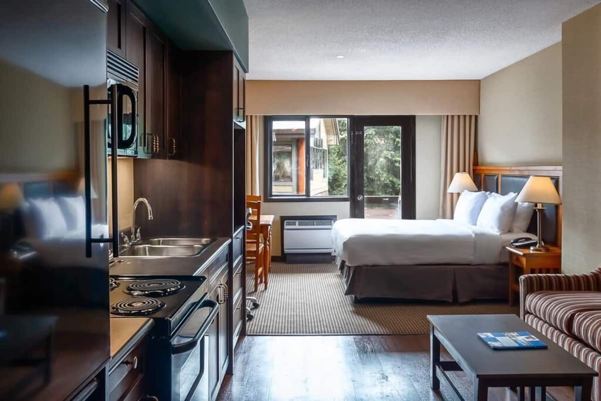 In-room safe, desk, laptop workspace, iron/ironing board