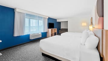 Room, Multiple Beds | Living area | 32-inch LCD TV with cable channels, TV