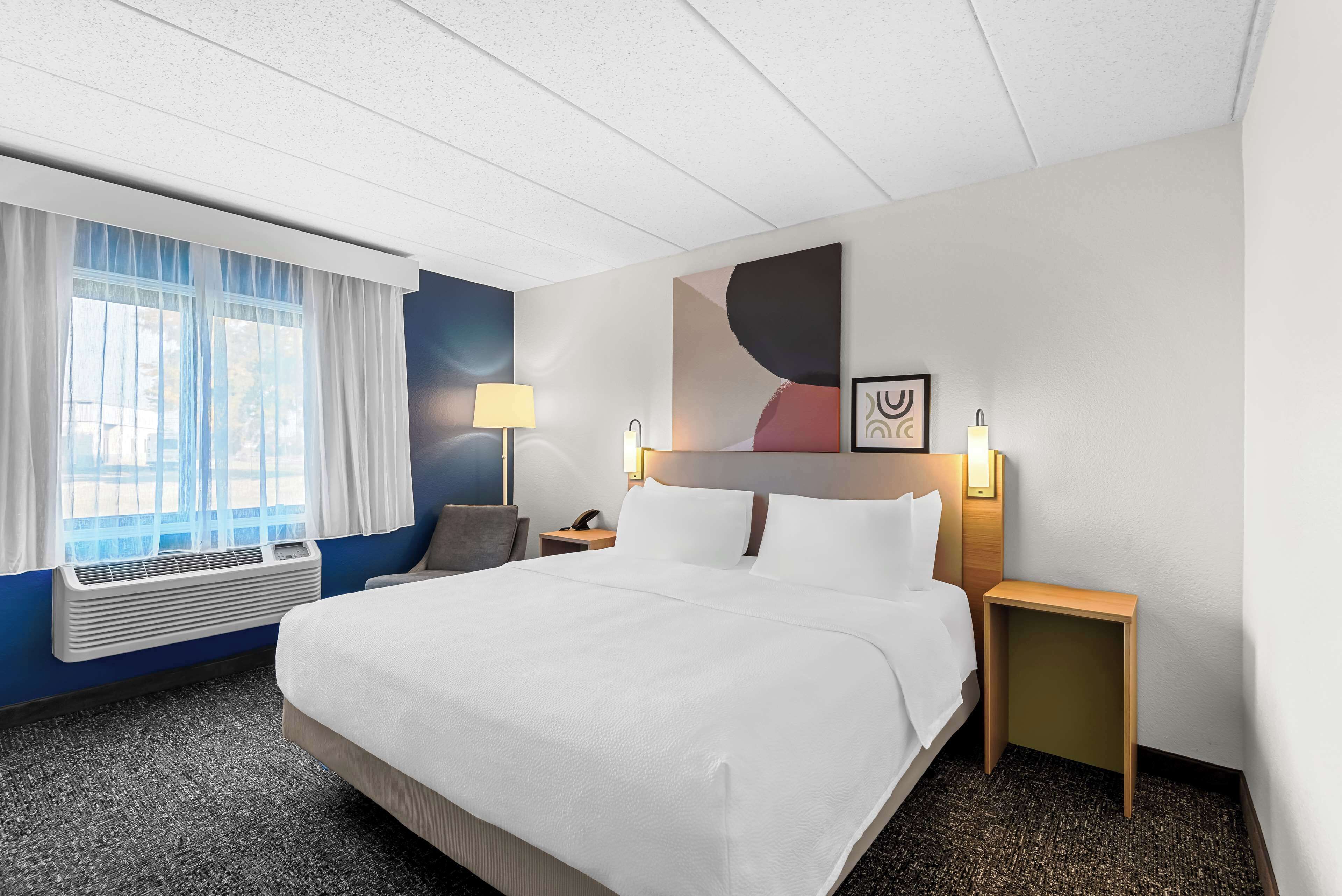 in-room safe, individually decorated, individually furnished, desk