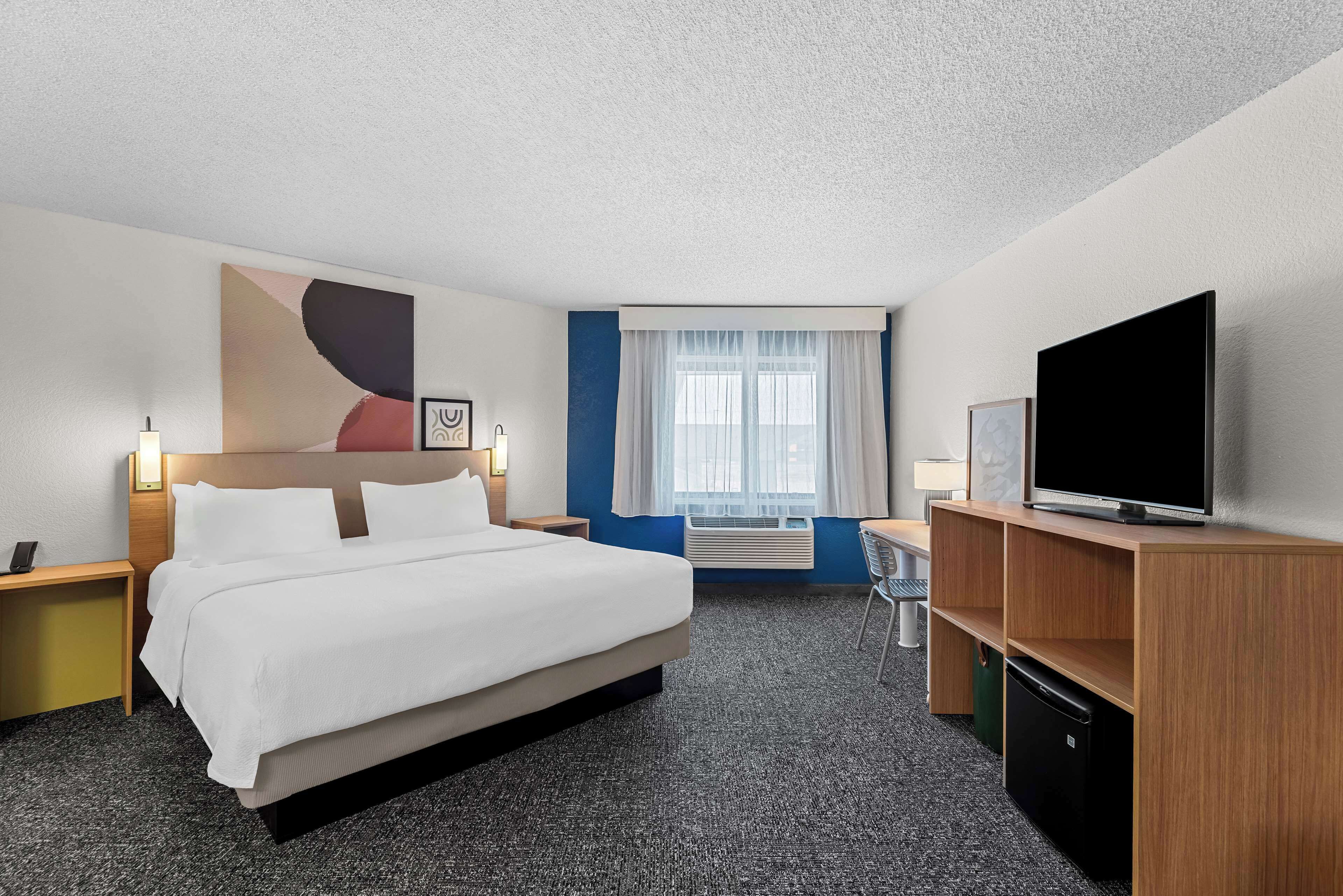 room, 1 king bed | in-room safe, individually decorated, individually furnished, desk