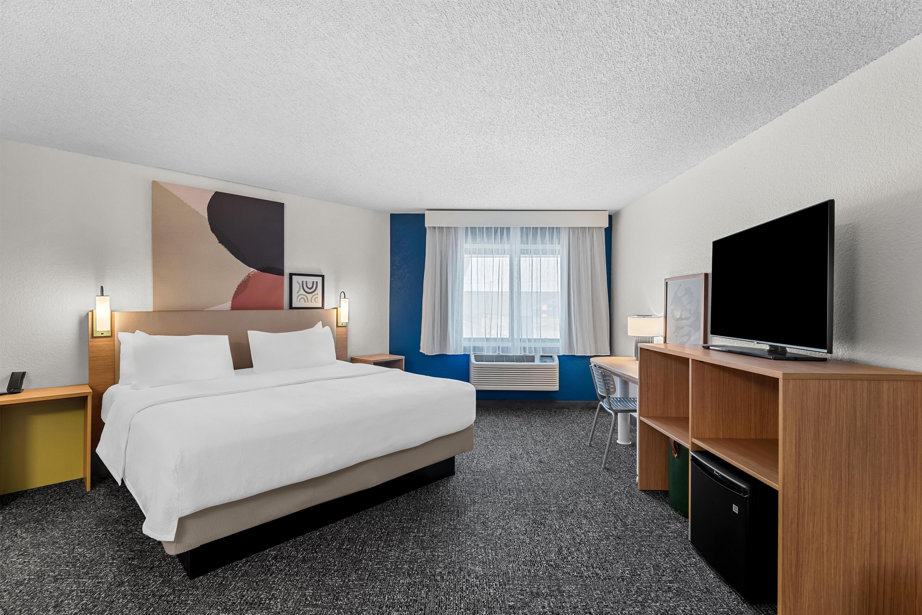 Room, 1 King Bed | In-room safe, individually decorated, individually furnished, desk