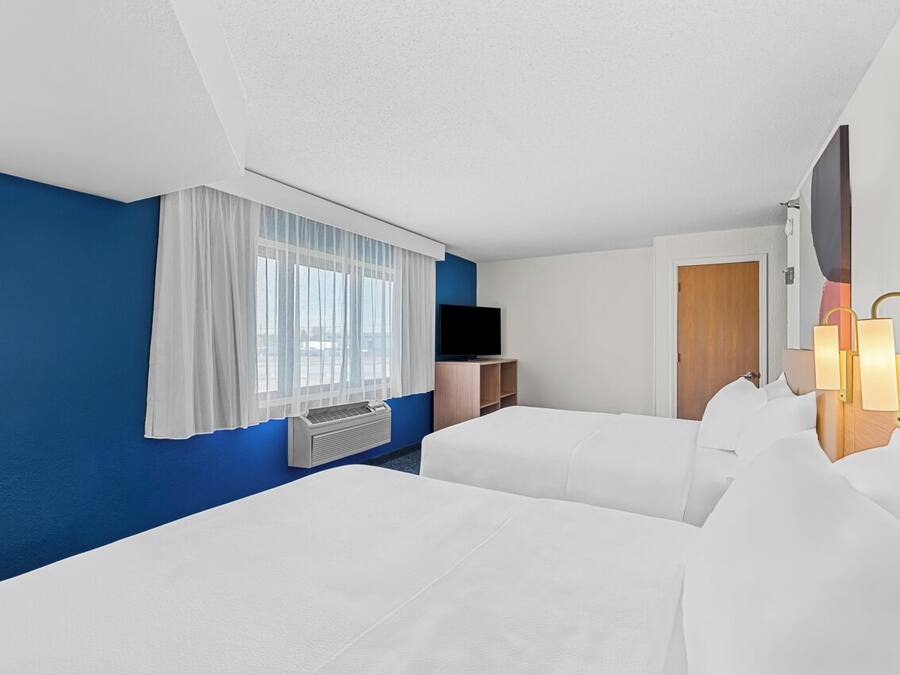 Room, Berbilang Katil | Peti besi dalam bilik, dihias secara berasingan