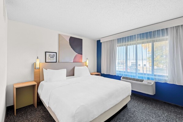 Suite, 1 King Bed | In-room safe, individually decorated, individually furnished, desk - Spark by Hilton Cedar Falls (Cedar Falls)