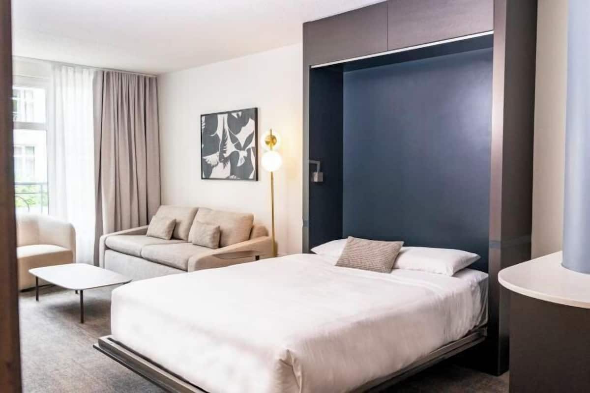 Premium bedding, minibar, in-room safe, blackout drapes