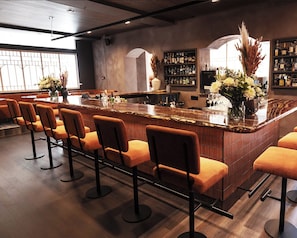 Breakfast, dinner and brunch served - Hotel Saint-Sulpice (Montreal)
