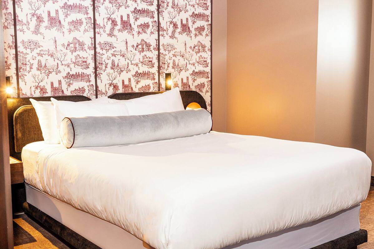 Suite Superior, letti multipli, vista città (Penthouse Saint-Sulpice) | Biancheria da letto di alta qualità, minibar, cassaforte in camera