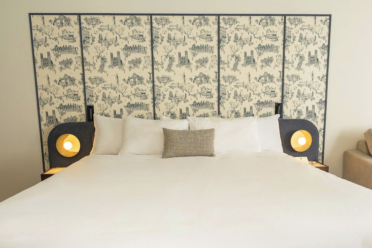 Superior Suite, 1 King Bed with Sofa bed (Loft Leroyer) | Premium bedding, minibar, in-room safe, blackout drapes