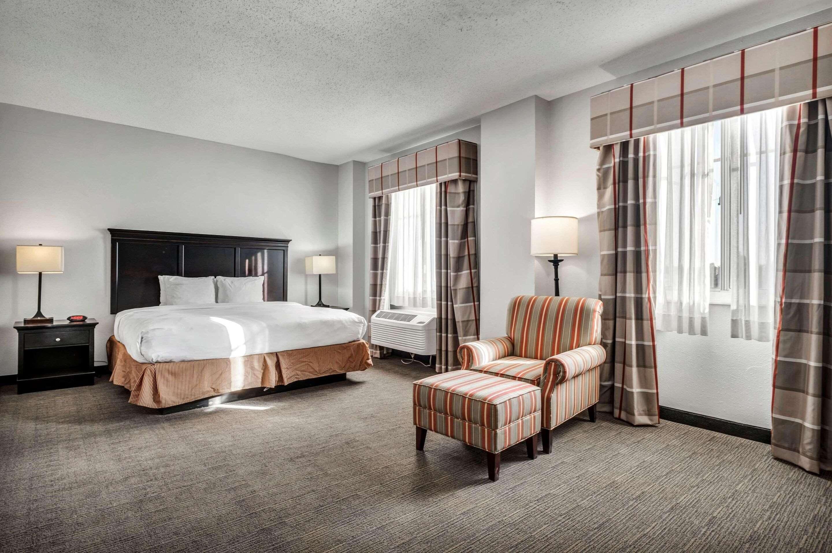 Premium bedding, in-room safe, individually furnished, desk