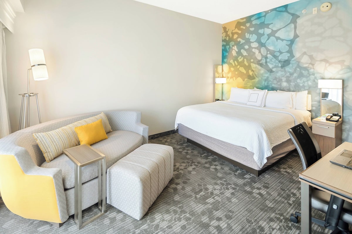 1 bedroom, premium bedding, in-room safe, desk