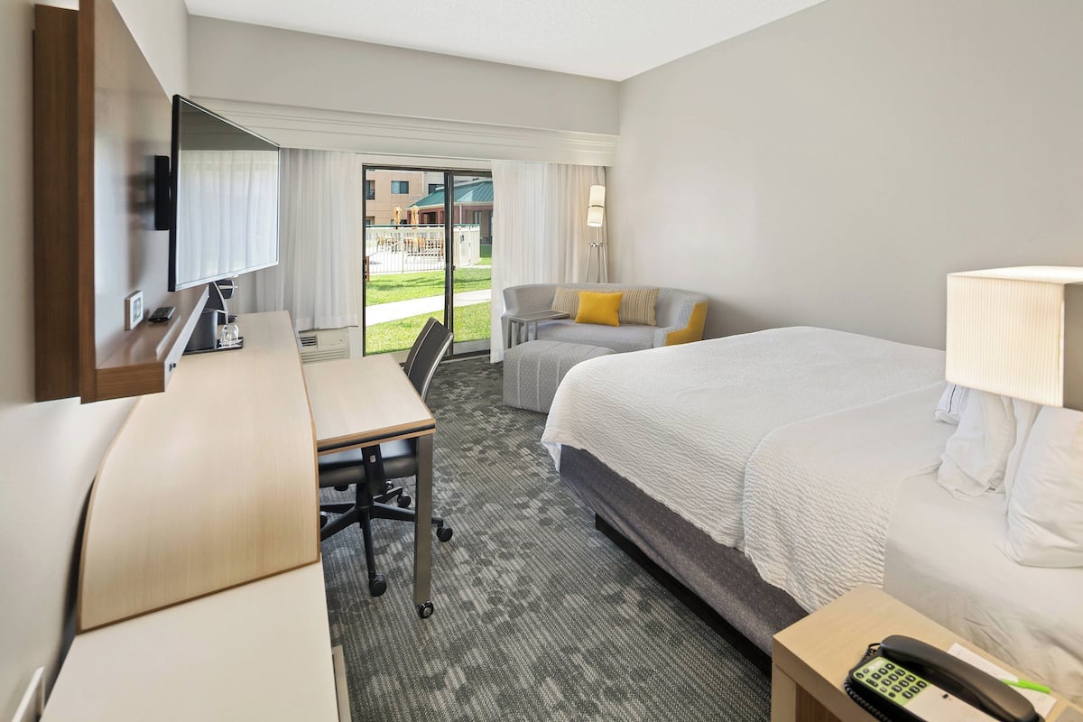 1 bedroom, premium bedding, in-room safe, desk