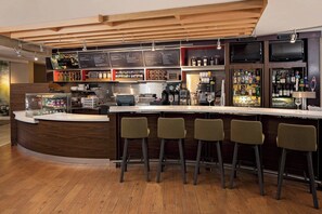 Daily to-go breakfast for a fee - Courtyard by Marriott Long Island MacArthur Airport (Ronkonkoma)