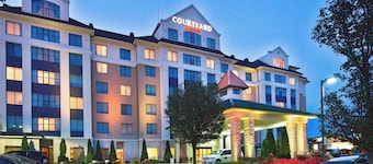 Courtyard by Marriott Long Island MacArthur Airport