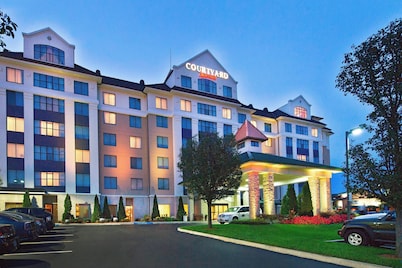 Courtyard by Marriott Long Island MacArthur Airport