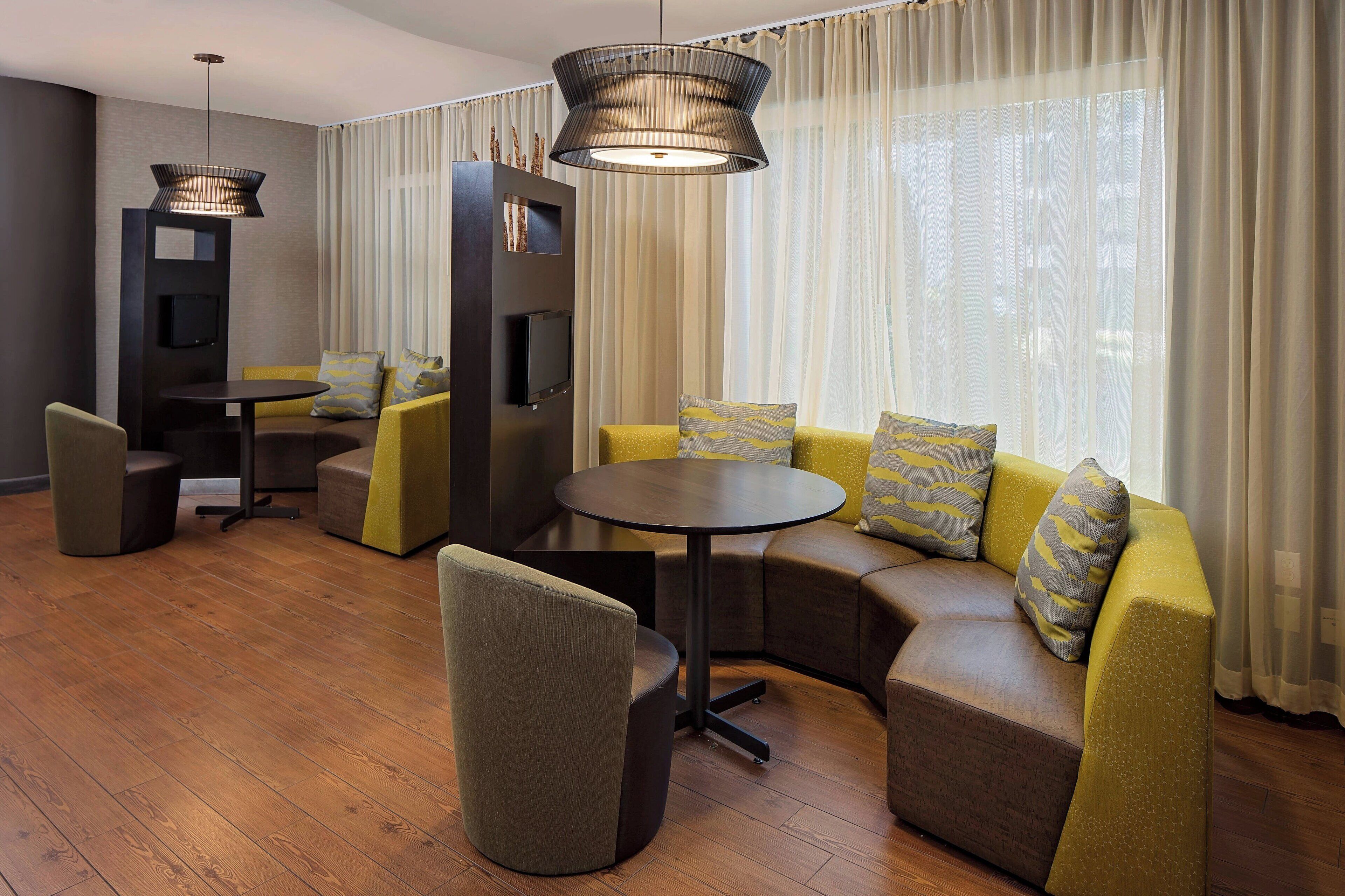 Photo - Courtyard Long Island MacArthur Airport