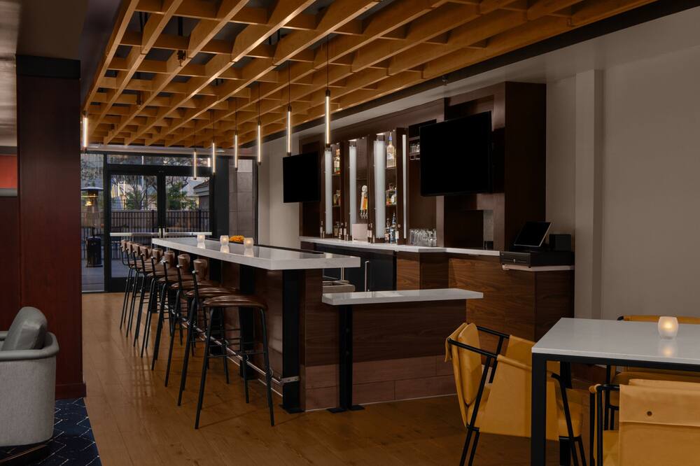 Courtyard by Marriott San Diego Central