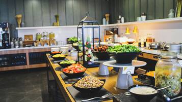 Café da manhã com buffet todos os dias (USD 23 por pessoa)