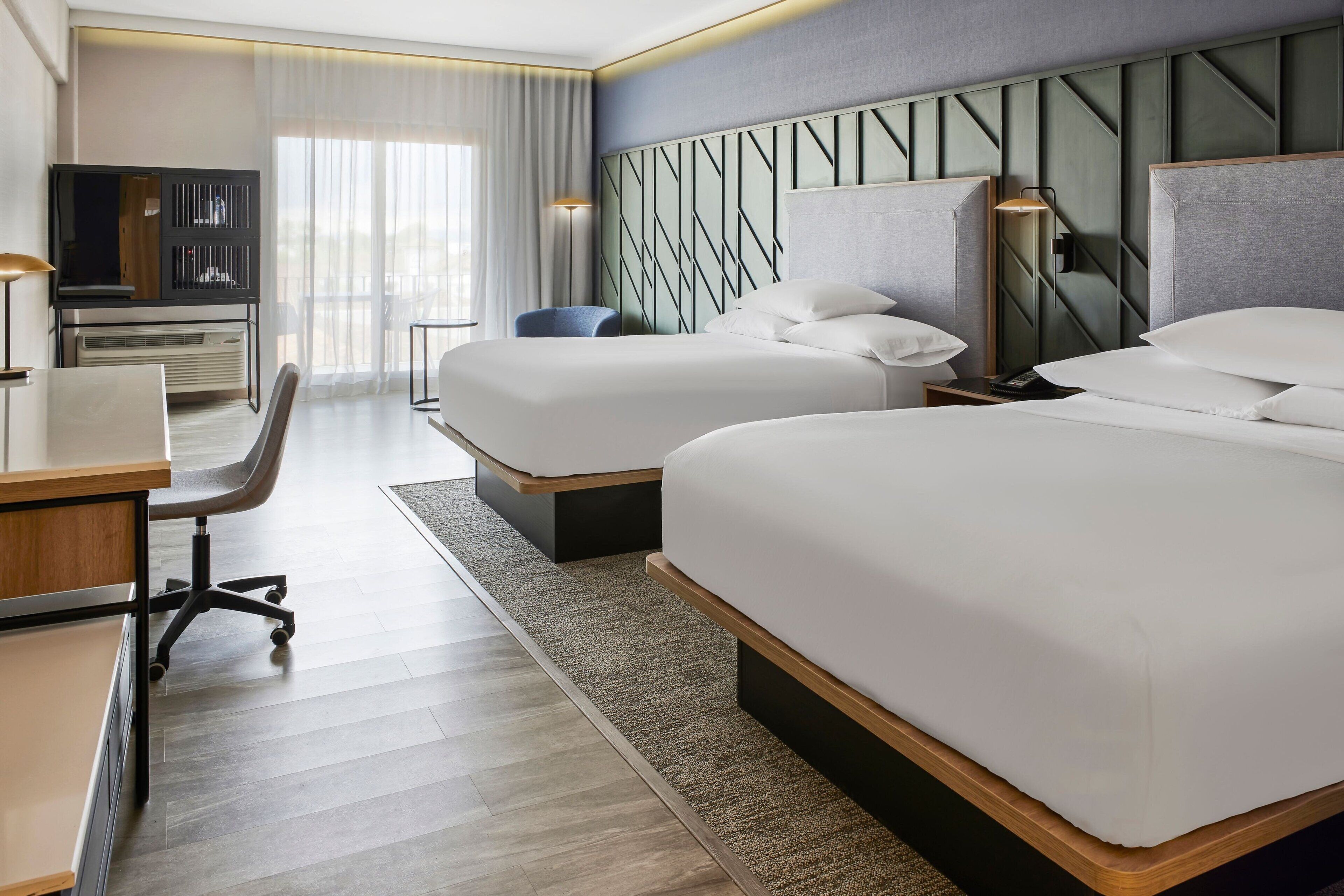 Sängtillbehör av högsta kvalitet och värdeförvaringsskåp på rummet