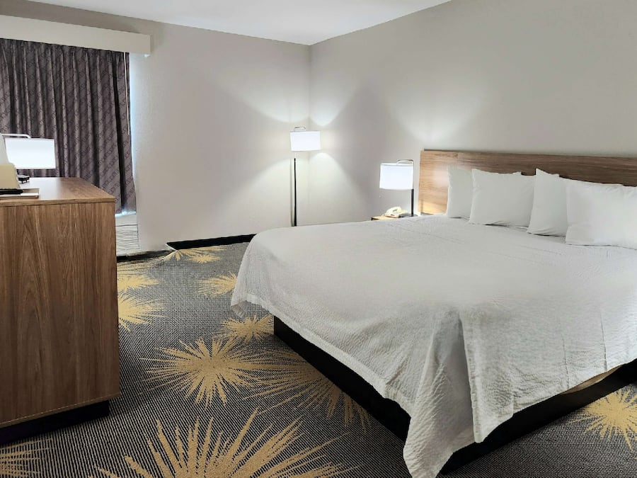 In-room safe, free WiFi, bed sheets