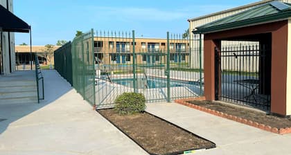 Days Inn by Wyndham LaPlace- New Orleans